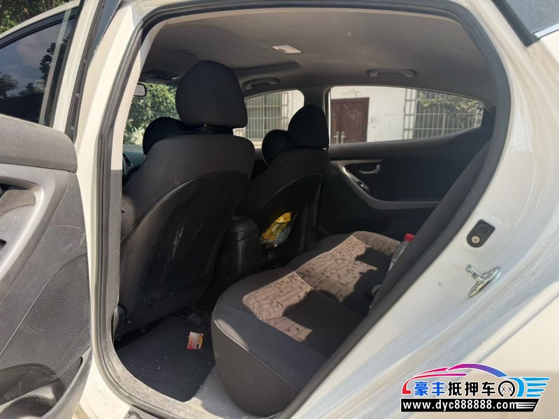 17年现代朗动轿车抵押车出售