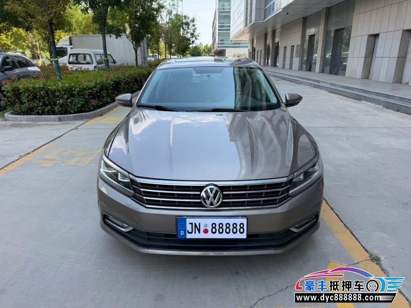 抵押车出售17年大众帕萨特轿车