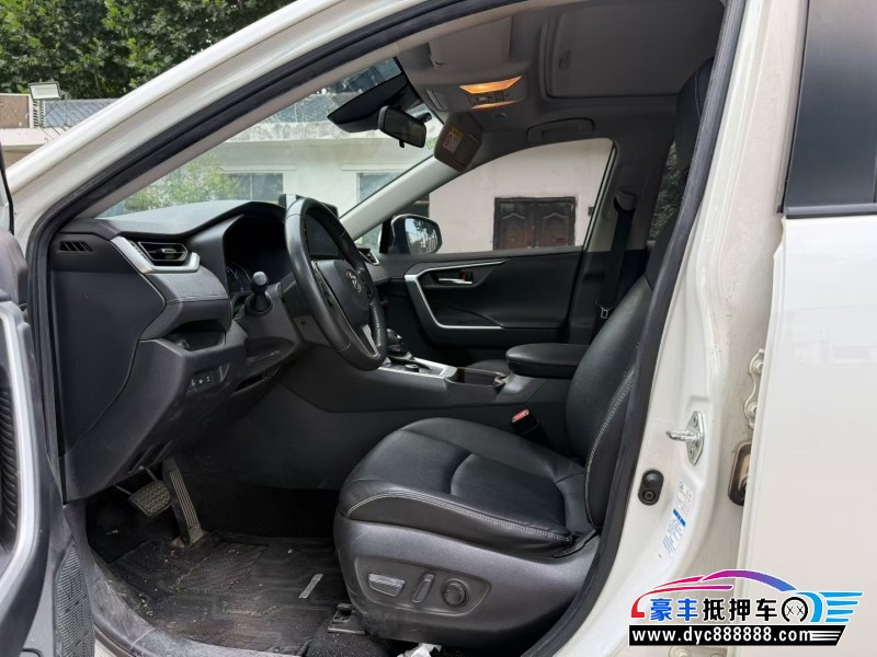 20年丰田RAV4轿车抵押车出售