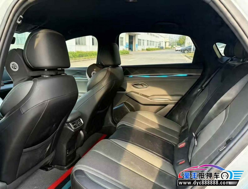 25年比亚迪秦轿车抵押车出售
