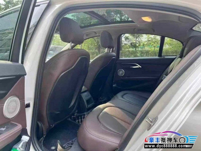 23年宝马1系轿车抵押车出售