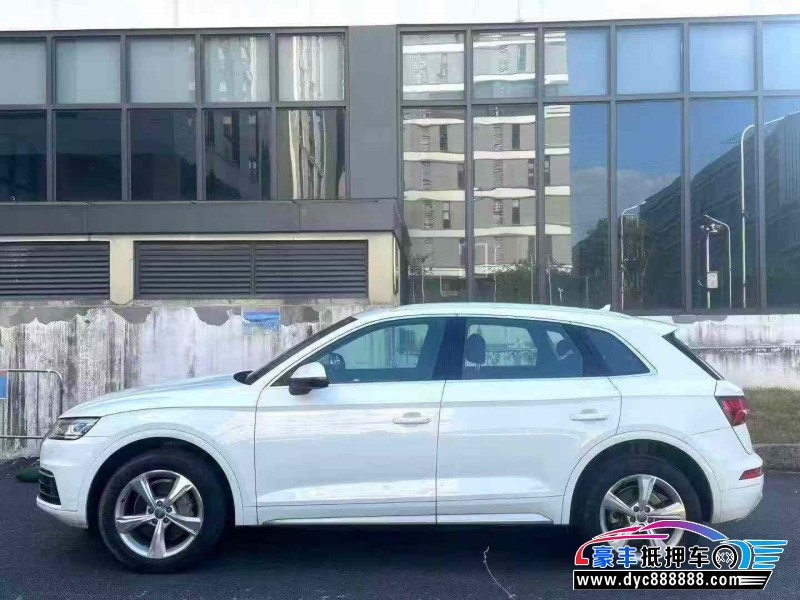 18年奥迪Q5轿车抵押车出售