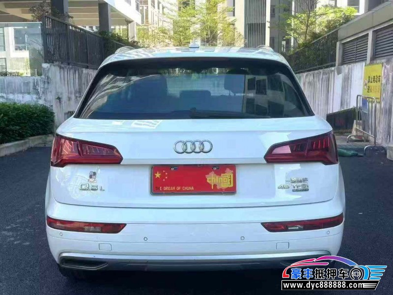 18年奥迪Q5轿车抵押车出售