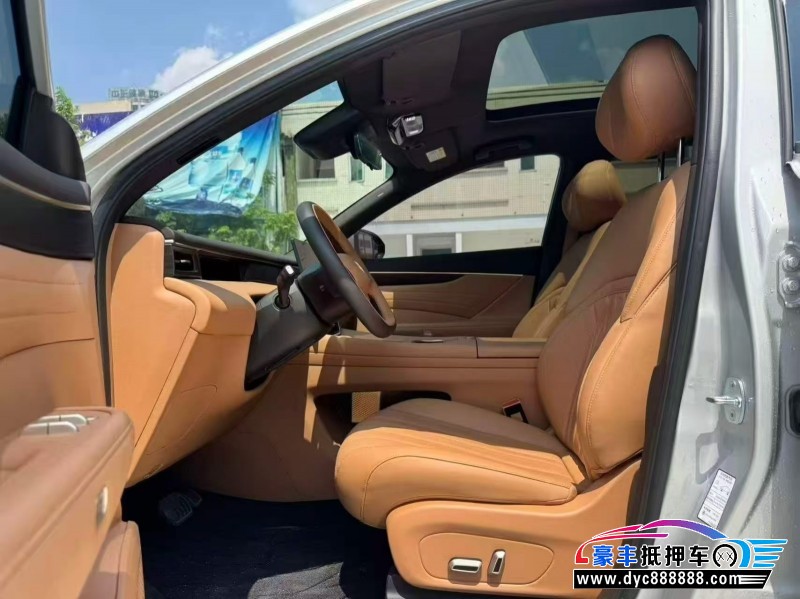 26年东风风神L8轿车抵押车出售