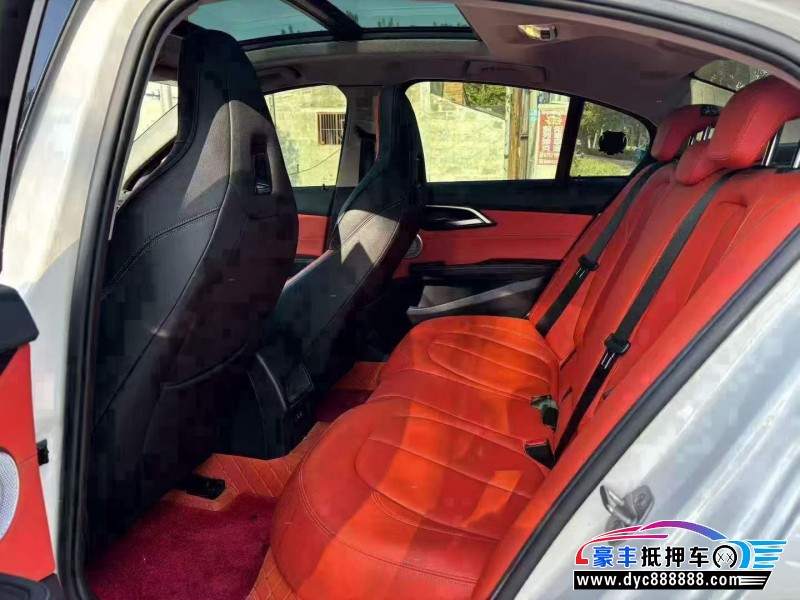 21年宝马1系轿车抵押车出售