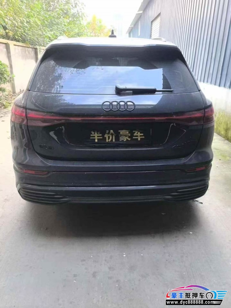 24年奥迪Q5轿车抵押车出售