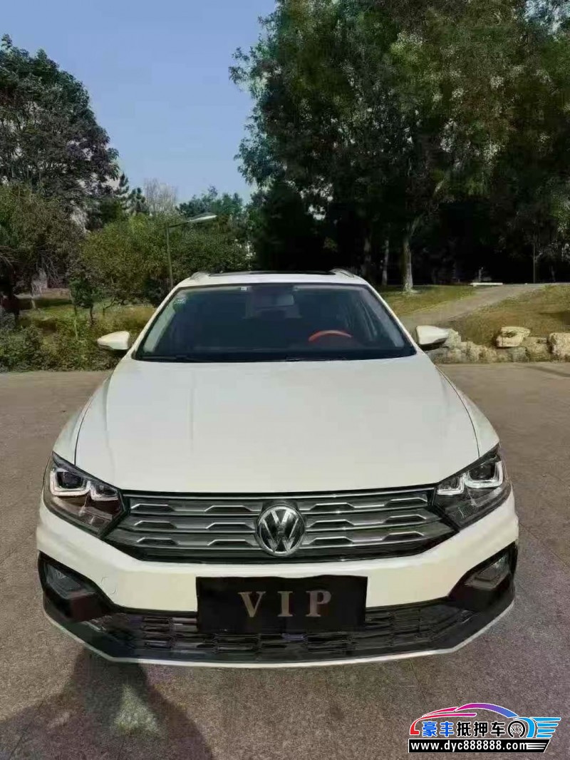 抵押车出售19年大众蔚领轿车