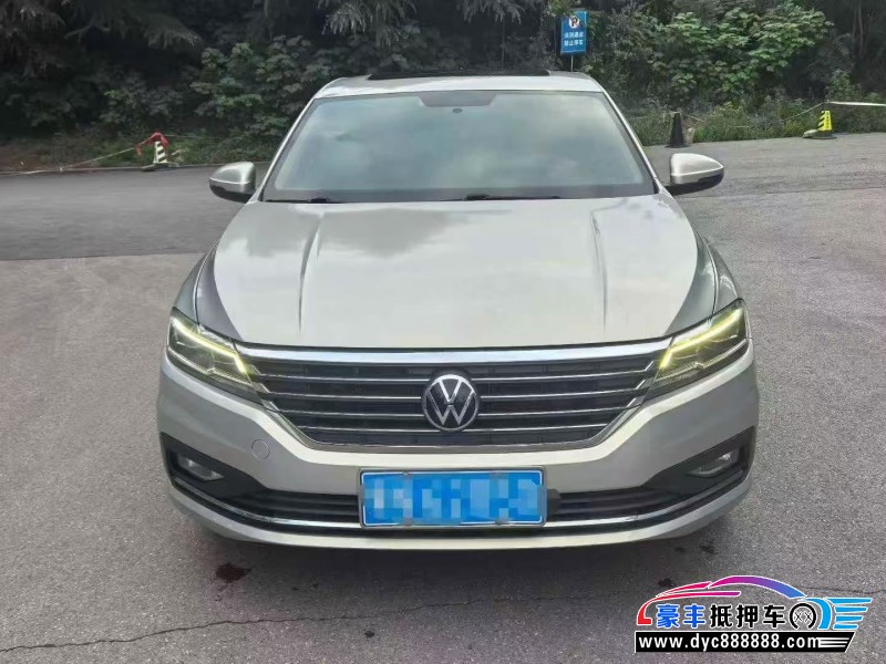抵押车出售21年大众朗逸轿车