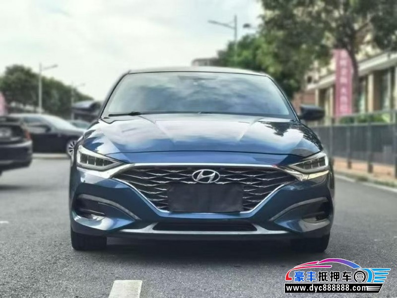 抵押车出售20年现代菲斯塔轿车