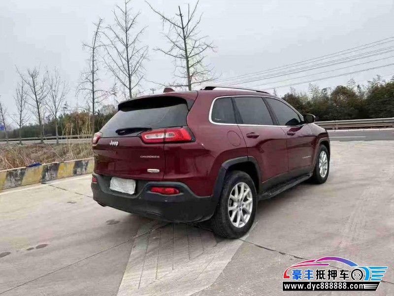 16年Jeep自由光轿车抵押车出售