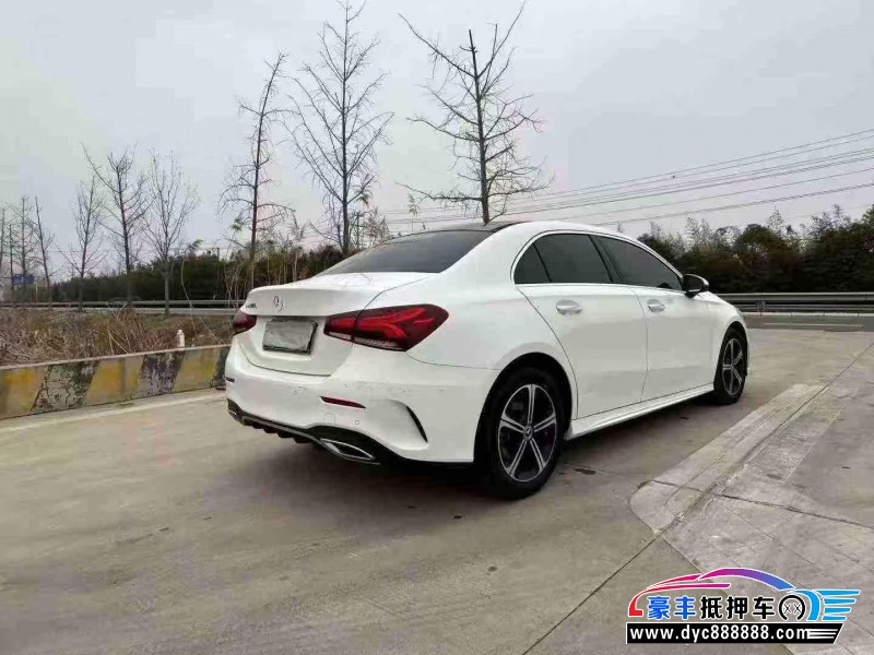 23年奔驰A轿车抵押车出售