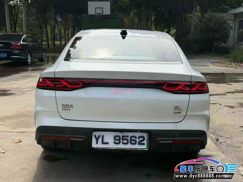 25年比亚迪秦轿车抵押车出售