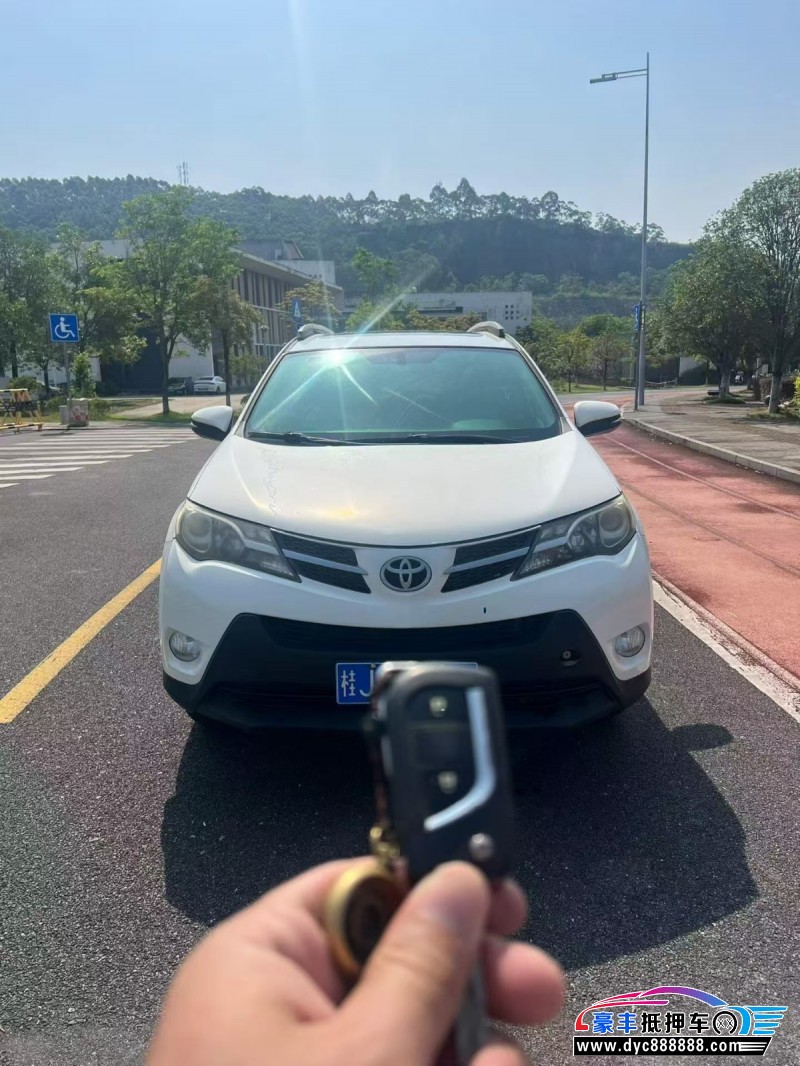 抵押车出售14年丰田RAV4轿车