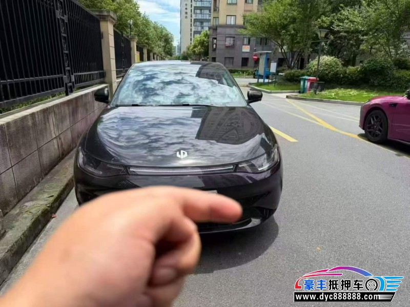25年零跑c01轿车抵押车出售