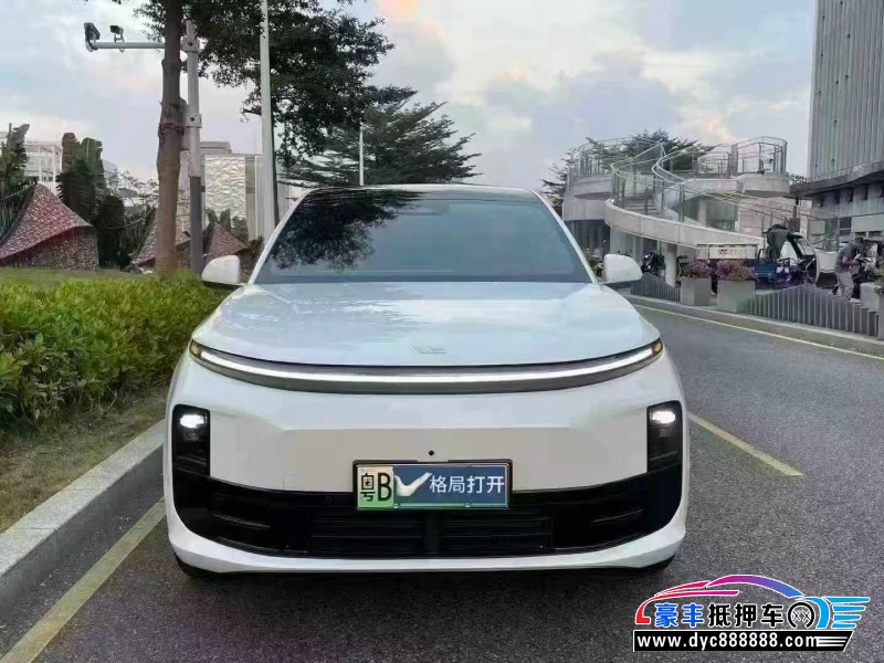 抵押车出售25年理想L6轿车