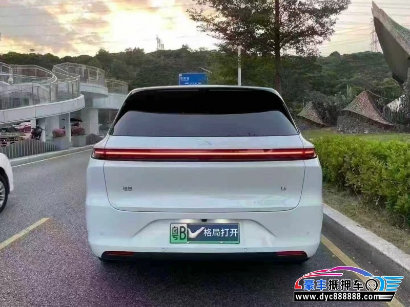 25年理想L6轿车抵押车出售