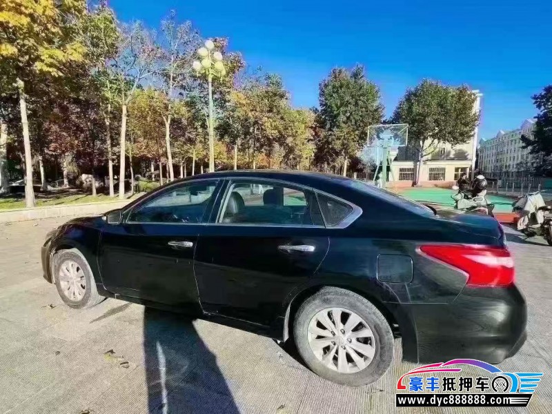 17年日产天籁轿车抵押车出售