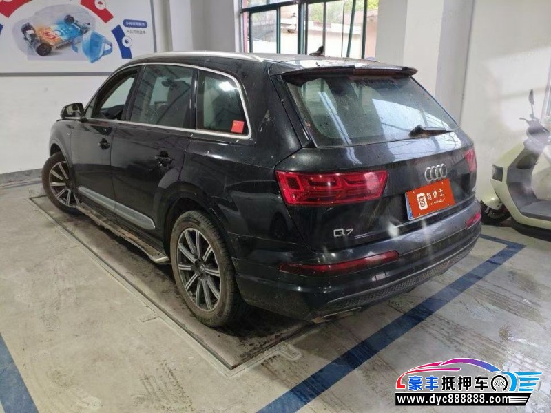 17年奥迪Q7轿车抵押车出售