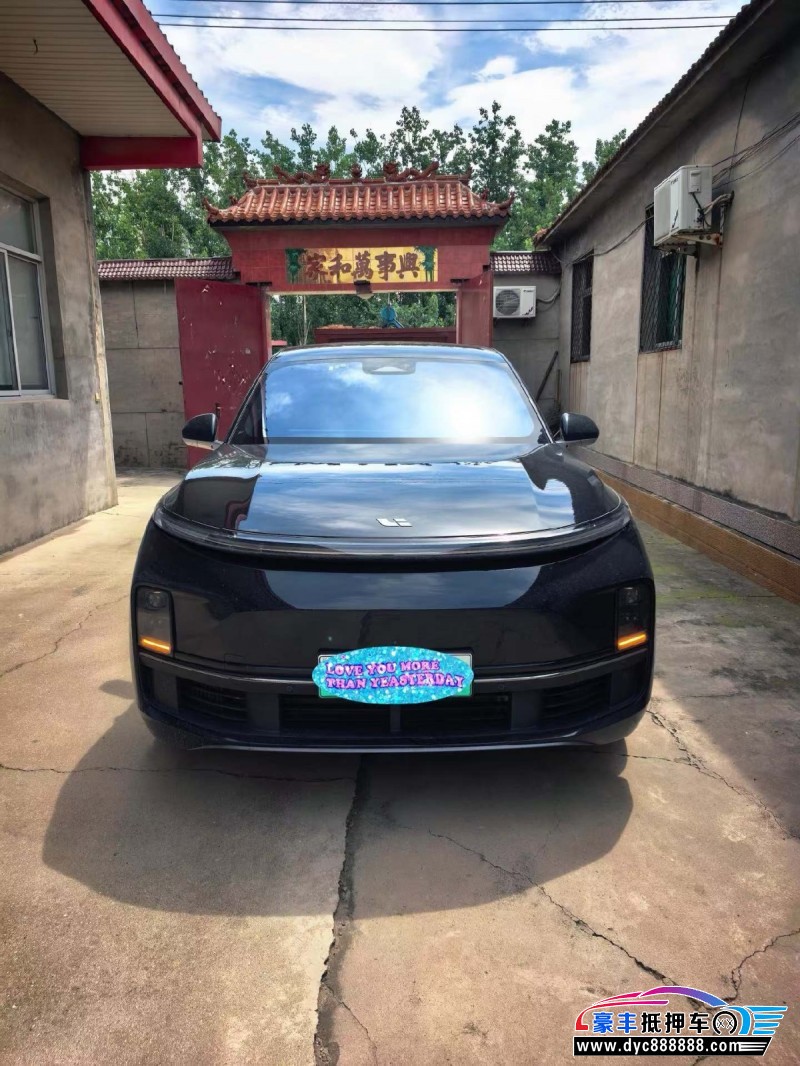 抵押车出售24年理想L8轿车