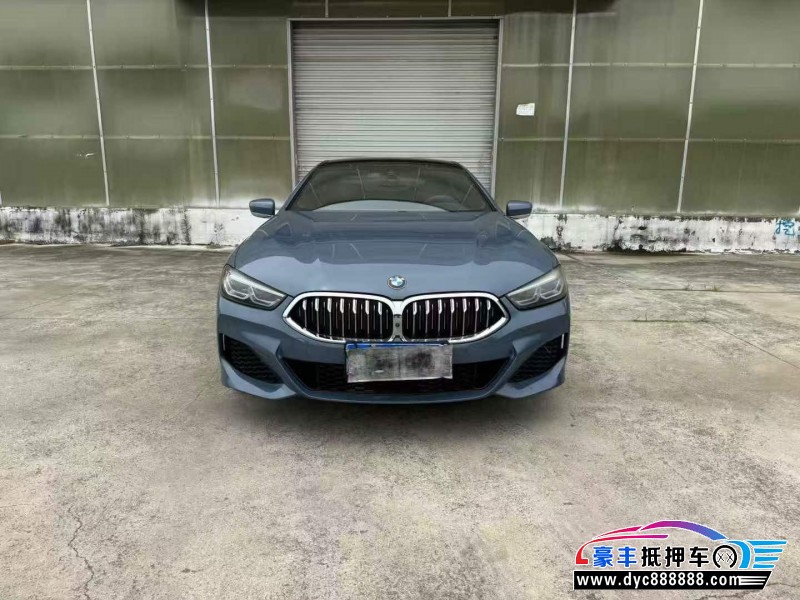 抵押车出售21年宝马8系轿车
