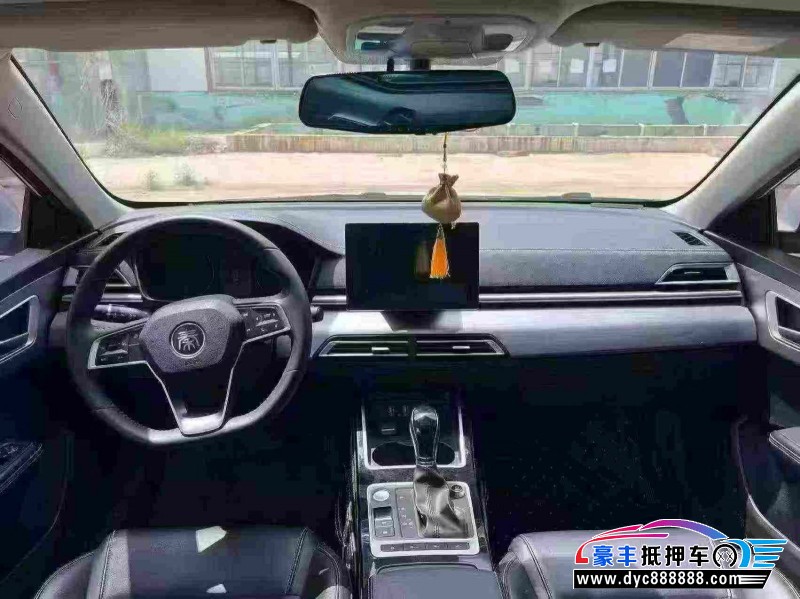 20年比亚迪秦轿车抵押车出售