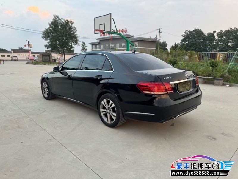 13年奔驰E轿车抵押车出售