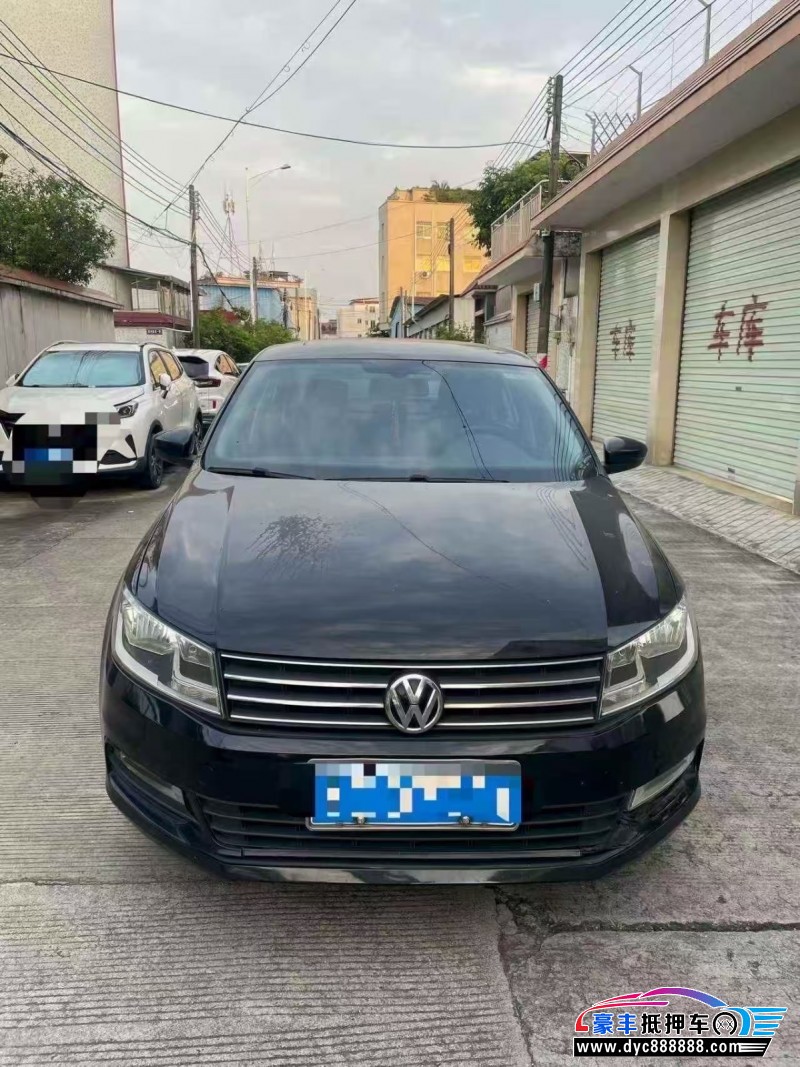 抵押车出售18年大众桑塔纳轿车