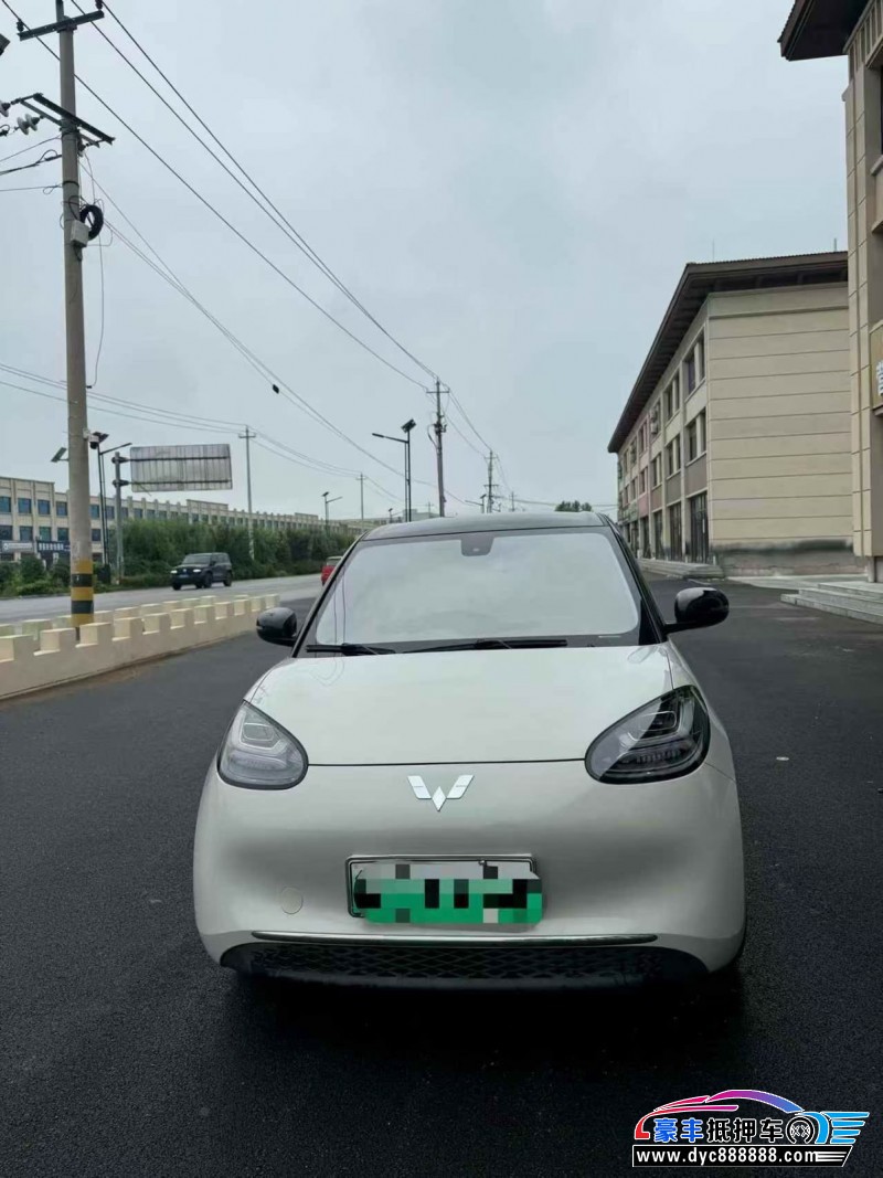 抵押车出售23年五菱缤果轿车