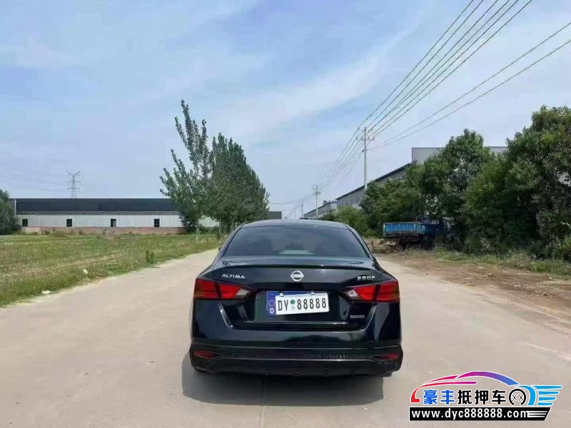 22年日产天籁轿车抵押车出售