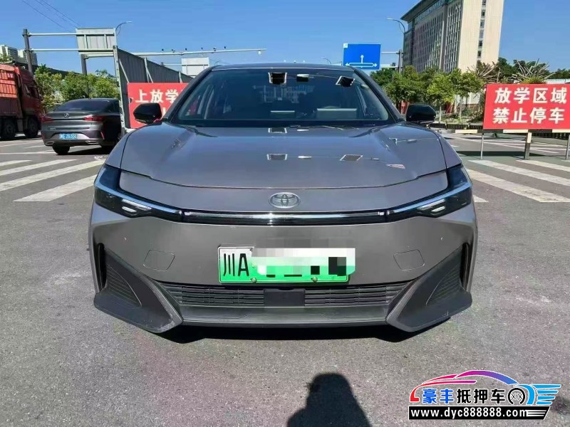 抵押车出售25年丰田BZ3轿车