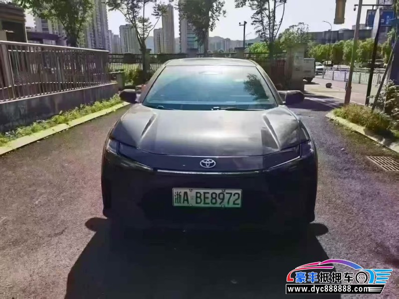 抵押车出售23年丰田BZ3轿车