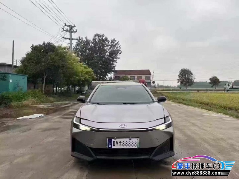 抵押车出售25年丰田BZ3轿车