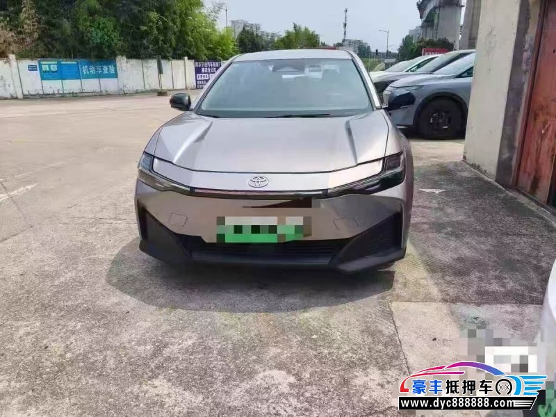 抵押车出售25年丰田BZ3轿车
