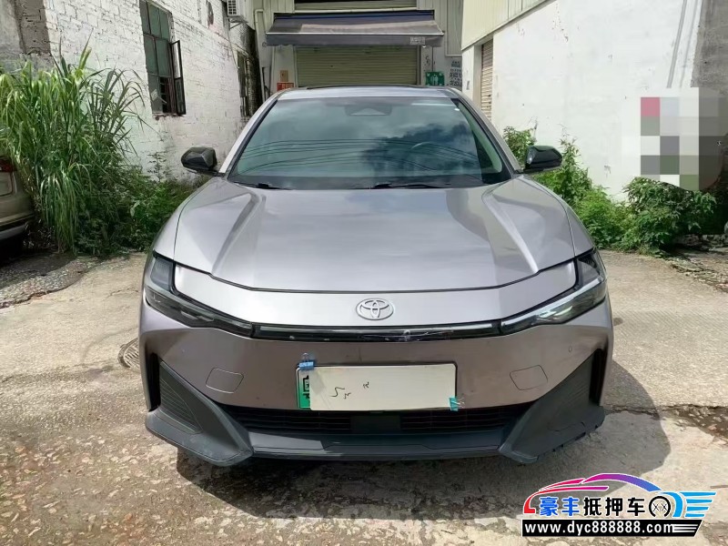 抵押车出售25年丰田BZ3轿车