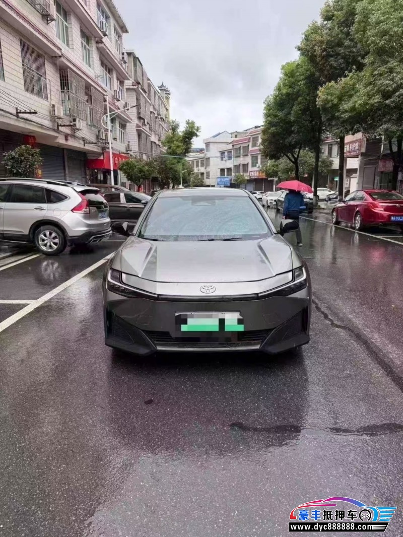 抵押车出售23年丰田BZ3轿车