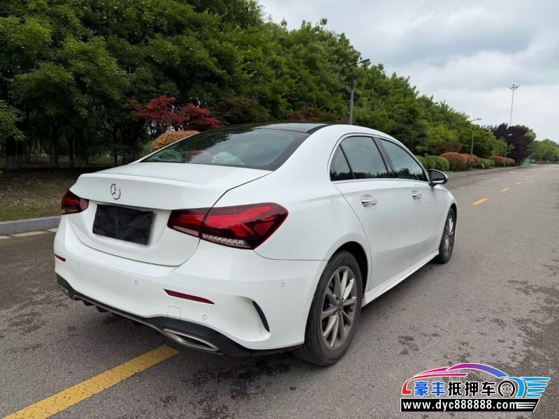 20年奔驰A轿车抵押车出售