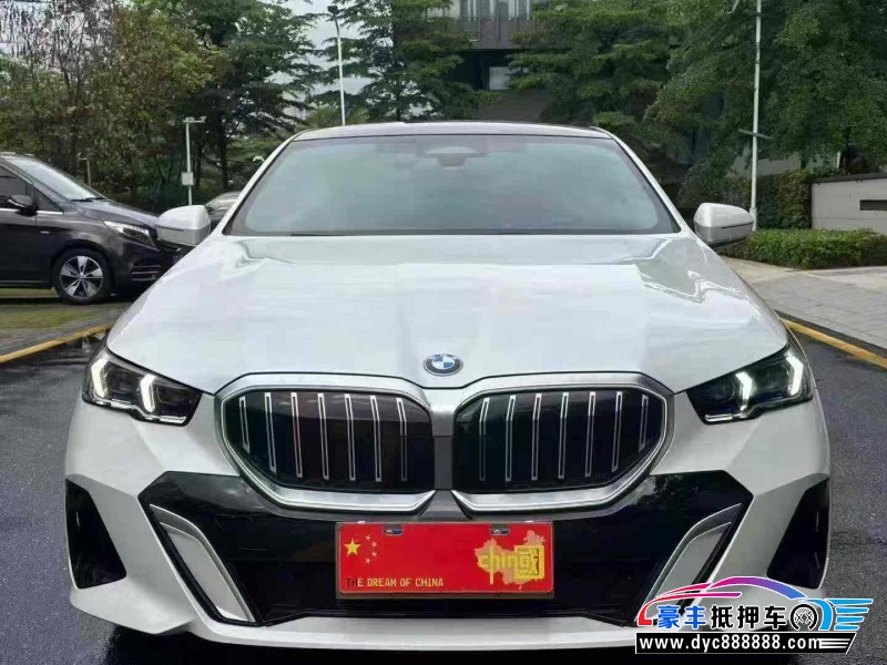 抵押车出售24年宝马5系轿车