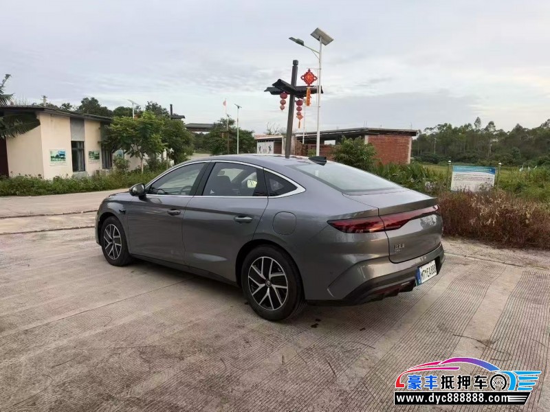 25年比亚迪秦轿车抵押车出售