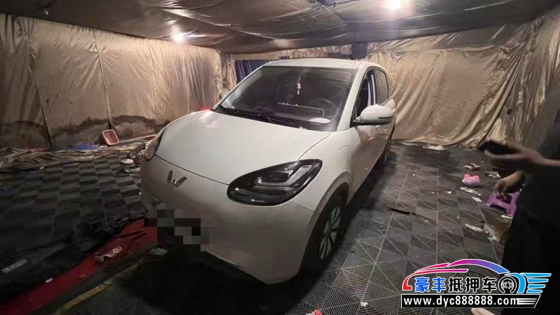 抵押车出售23年五菱缤果轿车