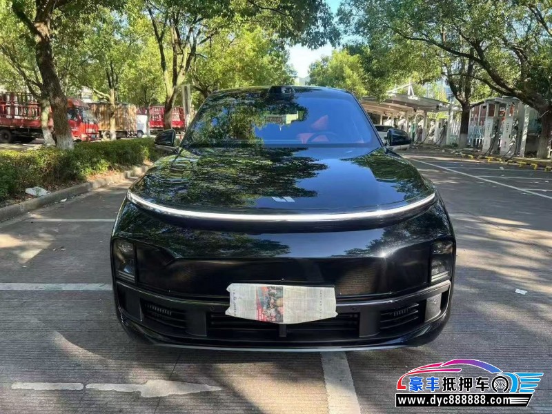 抵押车出售25年理想L8轿车