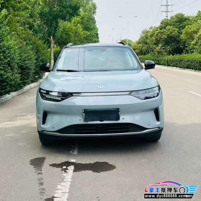 抵押车出售25年零跑C11轿车