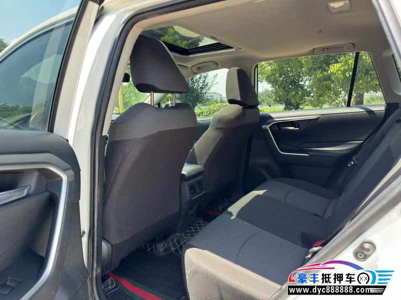 22年丰田RAV4轿车抵押车出售