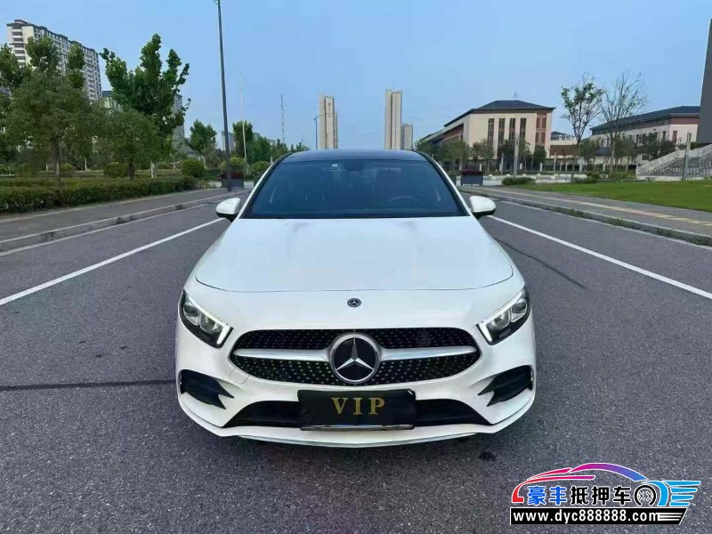 抵押车出售19年奔驰A轿车
