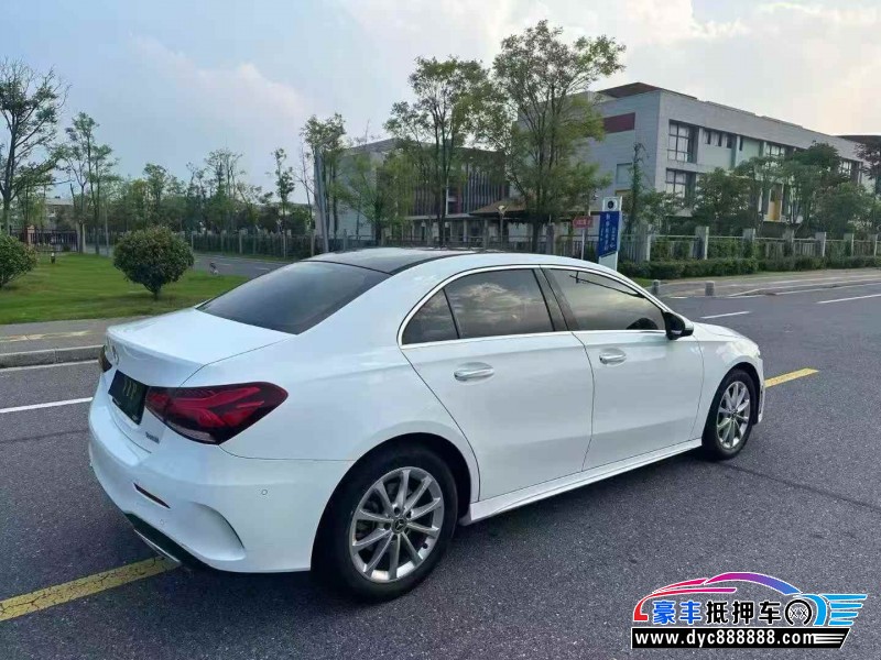 19年奔驰A轿车抵押车出售