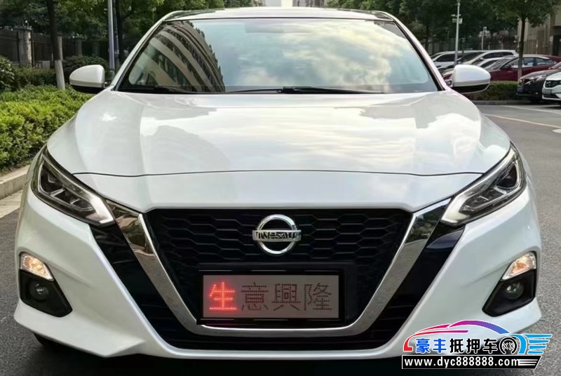 抵押车出售21年日产天籁轿车