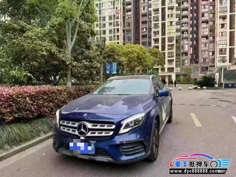 抵押车出售19年奔驰GLA轿车