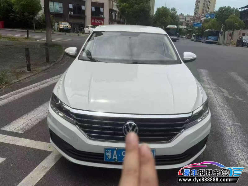抵押车出售19年大众朗逸轿车