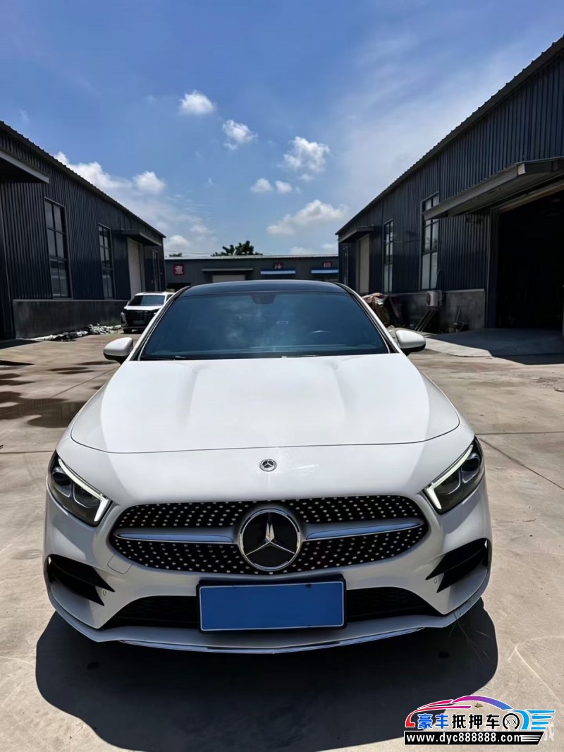 21年奔驰A轿车