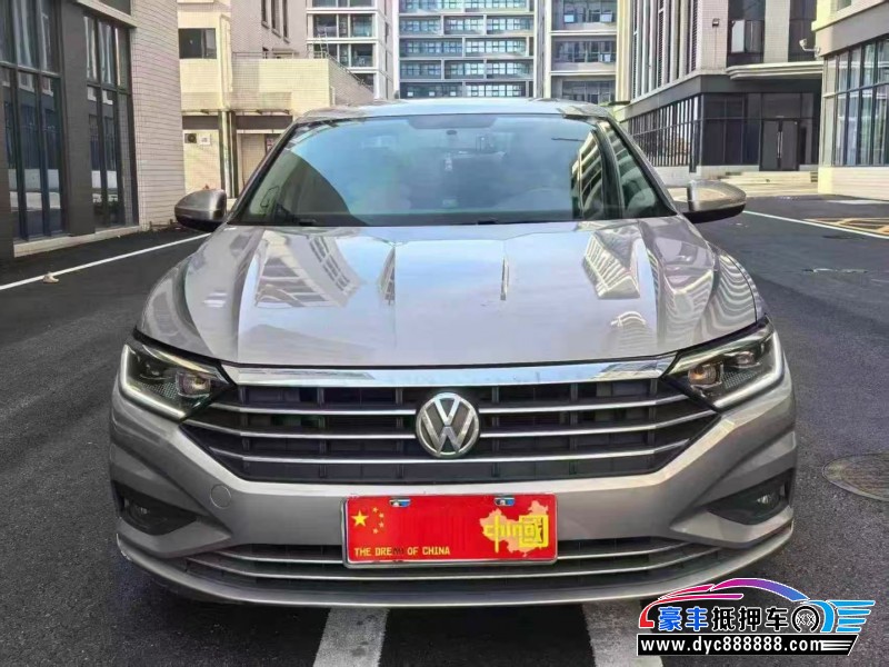 抵押车出售19年大众速腾轿车