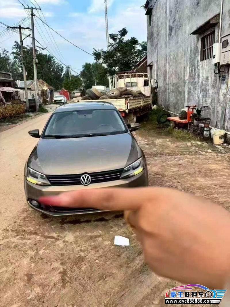 抵押车出售14年大众速腾轿车